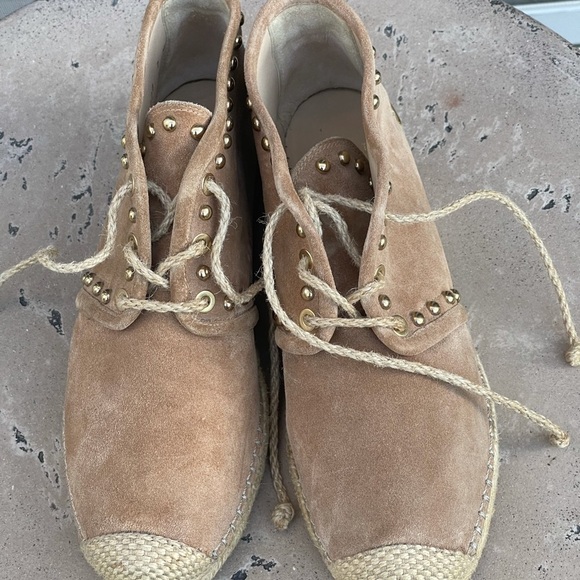 Stuart Weitzman - Beige Suede Lace-Up High Top Espadrilles W/ Gold Studs Sz 7M - Picture 11 of 16